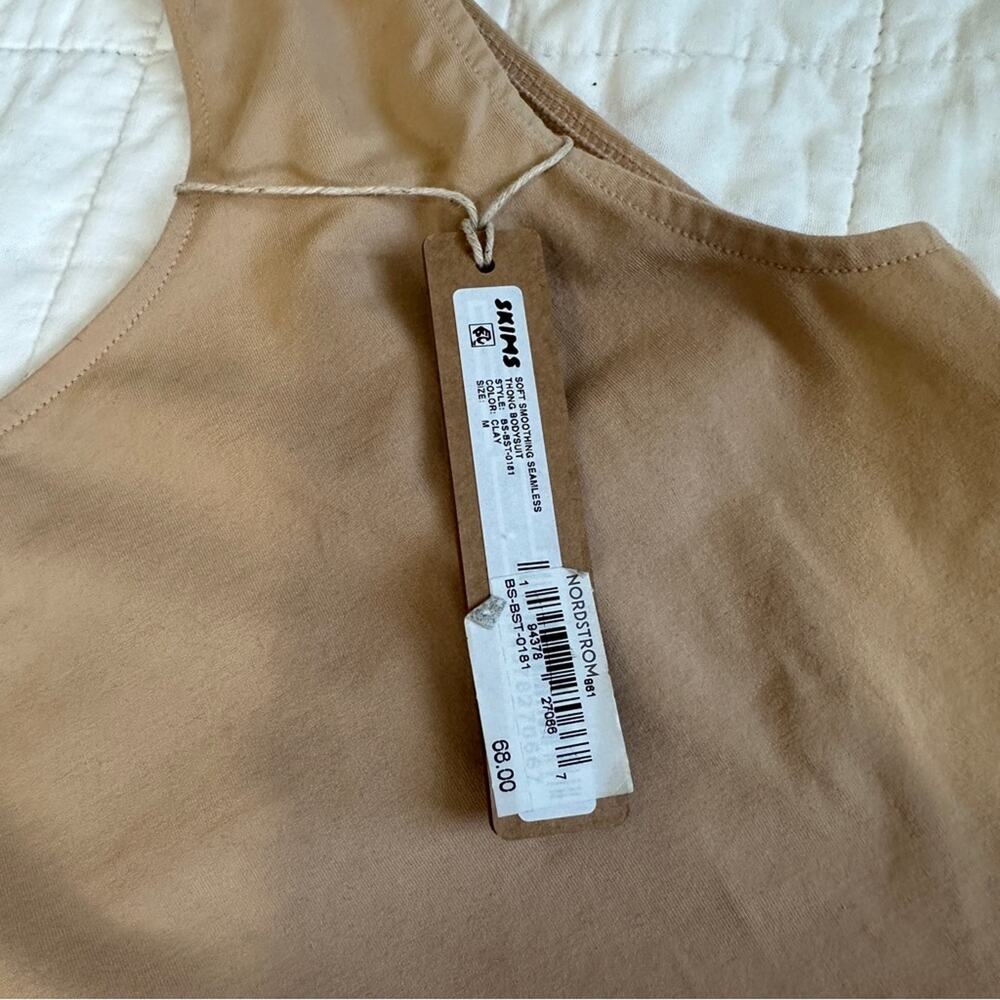 SKIMS Soft Smoothing Seamless Thong Bodysuit NEW NWT Clay - Picture 5 of 5